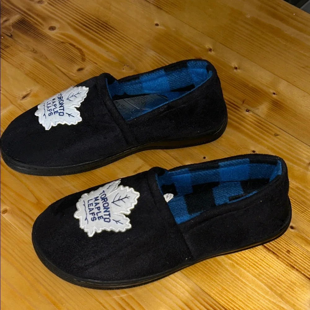 NHL Toronto Maple Leafs mens black and Blue Slippers size 8-10 - Picture 3 of 10